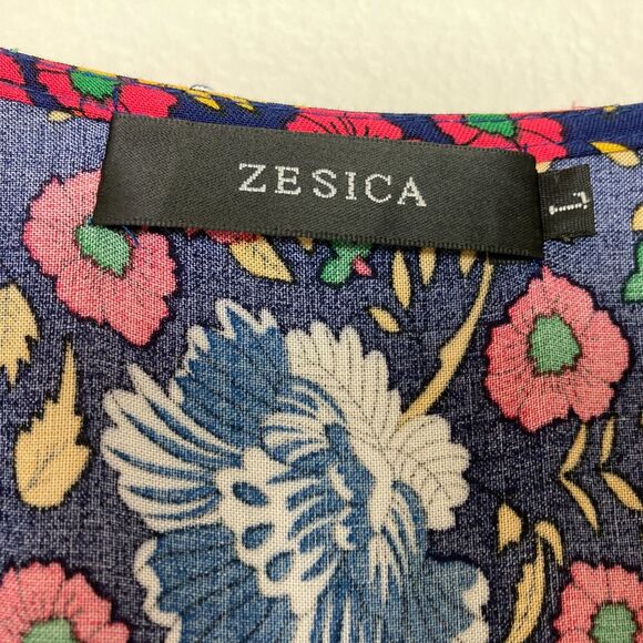 Zesica Women’s Mini Wrap Dress Size L Blue Red Floral Flutter Sleeve Boho - Picture 4 of 8